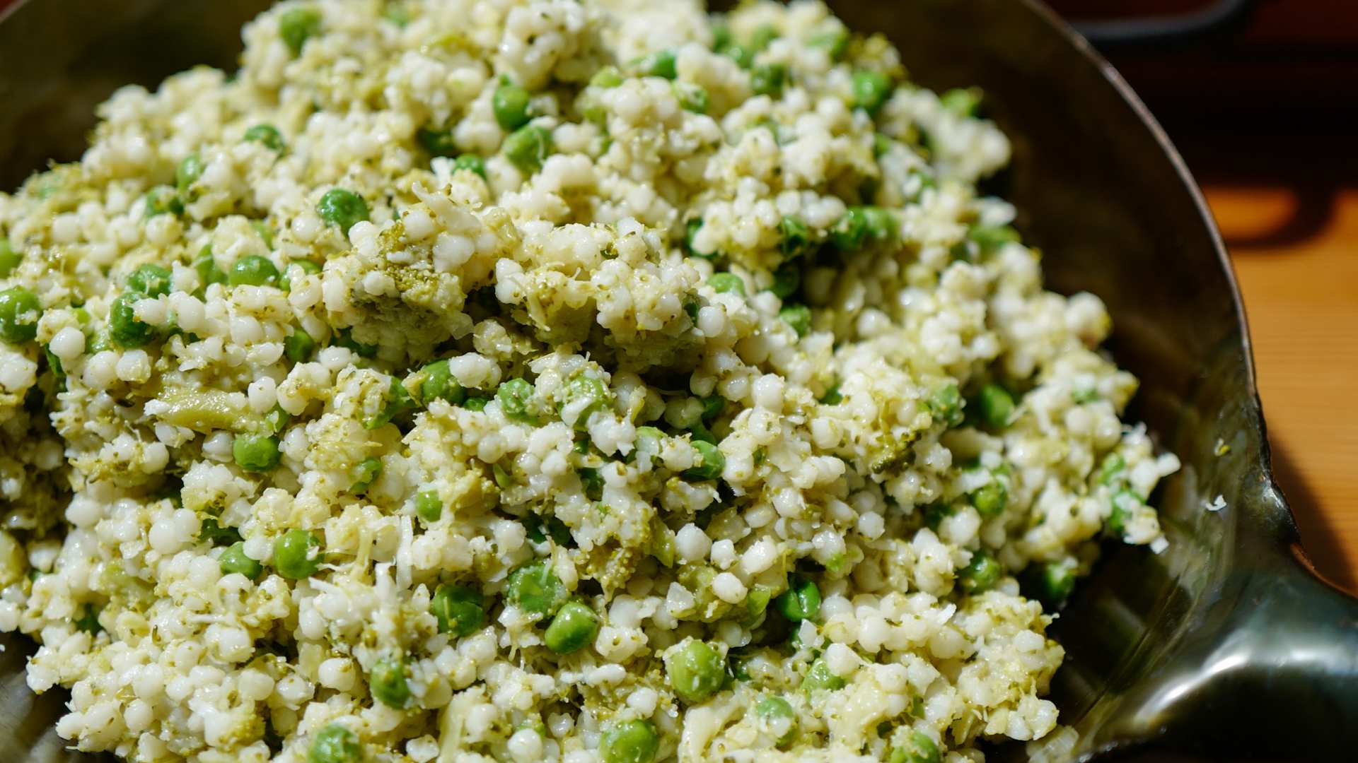 Israelischer Couscous mit Brokkoli und Erbsen | Rezept kostenlos online ...