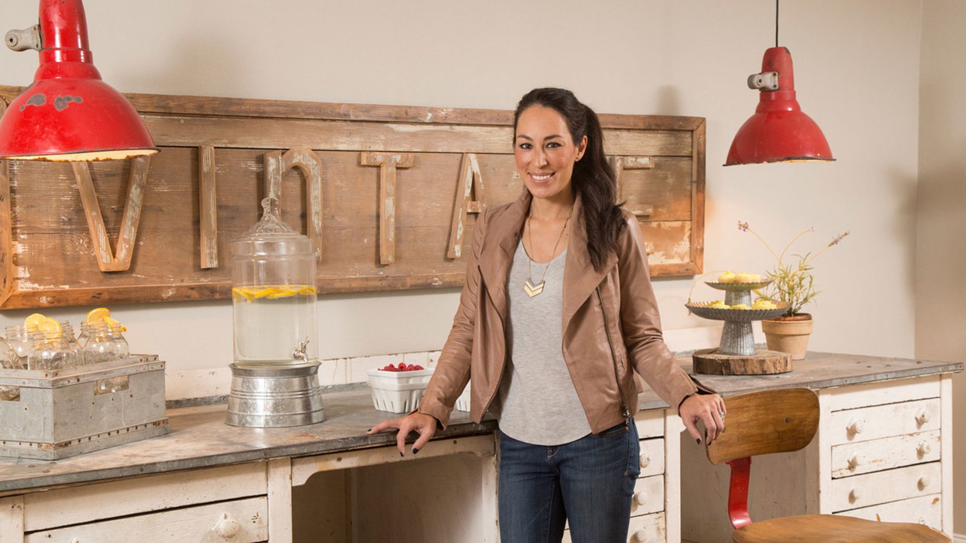 HGTV Joanna Gaines   EyJidWNrZXQiOiJsb21hLW1lZGlhLWRlIiwia2V5IjoiaGd0di1pbWFnZS1hZjg4ZDAwNy03YjU0LTQ0MzgtYmQ2Ni0zZjdjZDE2ZGQzYTAuanBnIiwiZWRpdHMiOnsicmVzaXplIjp7ImZpdCI6ImNvdmVyIiwid2lkdGgiOjE5MjAsImhlaWdodCI6MTA4MH19fQ==