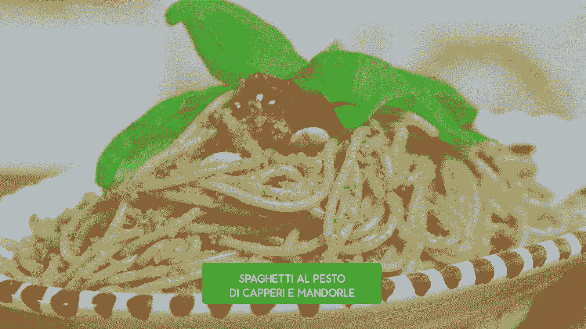 Spaghetti al pesto di capperi e mandorle | Video